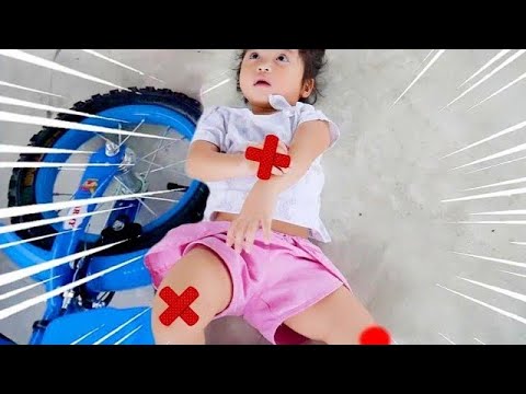 ใยไหมตอนเด็กหัดถีบจักรยานล้ม