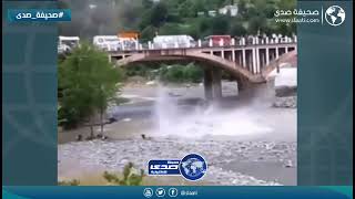 سيارة تطيح من اعلى الجسر