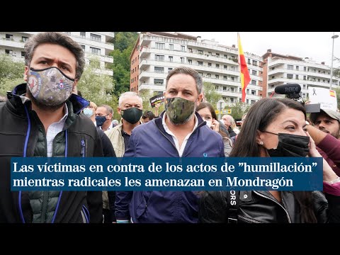 Las víctimas en contra de los actos de humillación mientras radicales les amenazan en Mondragón