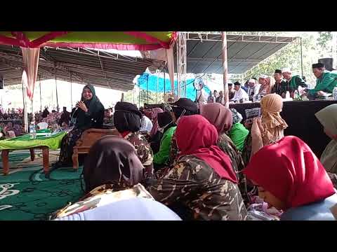 Ustadzah Mumpuni, merdu , sholawat maulaya sholi ala habibikal musthofa..