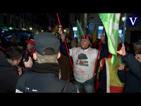 Vox reúne a 200 personas contra el estreno de 'Altsasu', que el público ha aplaudido en pie