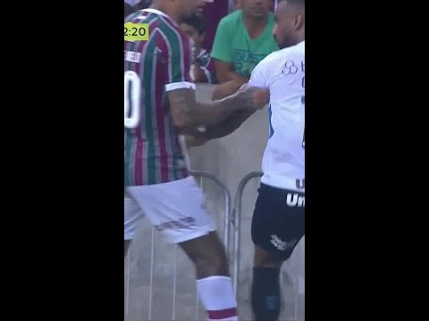 ¡DUELO DE GIGANTES! LUIS SUÁREZ vs. FELIPE MELO se sacaron chispas en el Brasileirao | #Shorts