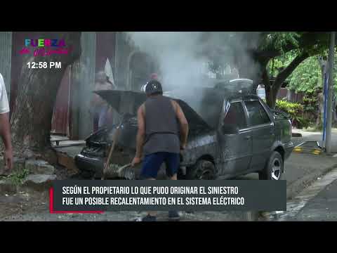 Vehículo se reduce a chatarra tras incendiarse en Managua - Nicaragua