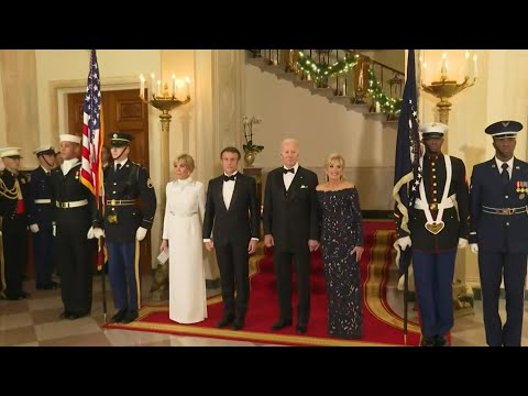 Les Biden et les Macron posent pour une photo de famille à la Maison Blanche | AFP Images
