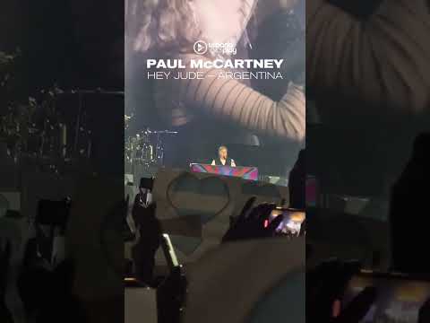 El fan action del público argentino durante Hey Jude en el show de Paul McCartney