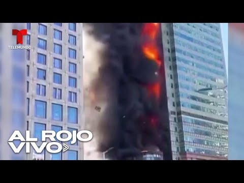 Captan voraz incendio que consumió un edificio de oficinas en China