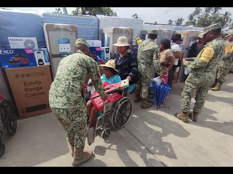 Entrega de enseres en Acapulco y Coyuca de Benítez