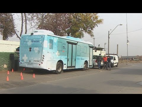 Laboratorio sobre ruedas: Bus eléctrico recorre Santiago para hacer test de COVID-19