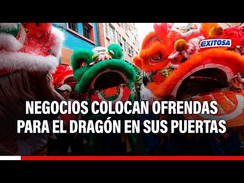 Negocios colocan lechugas en sus puertas como ofrendas al dragón del Año Nuevo Chino