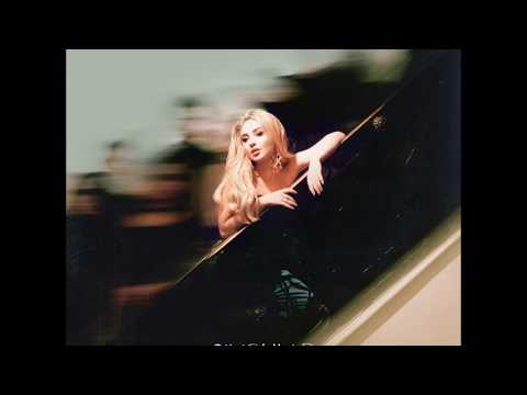 Sabrina Carpenter - Paris