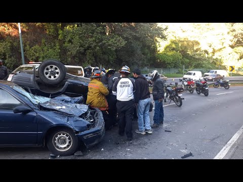 Dos automóviles colisionaron en la ruta Interamericana