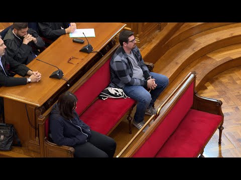 El jurado exculpa a la acusada de inducir el parricidio de Vilanova