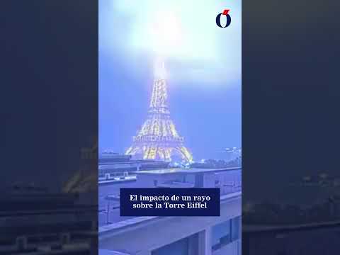 El impresionante momento en el que un rayo impacta sobre la Torre Eiffel