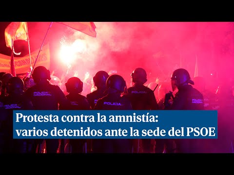 Varios detenidos durante la protesta contra la amnistía ante la sede del PSOE en Madrid