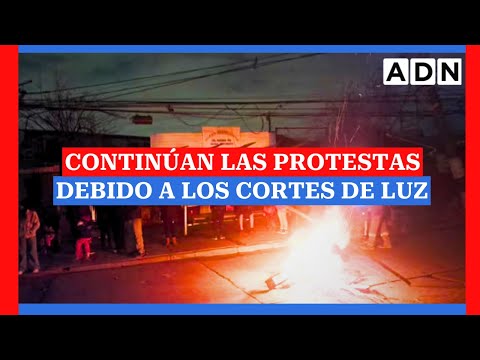 Continúan las protestas de vecinos en distintos puntos de Santiago debido a los cortes de luz