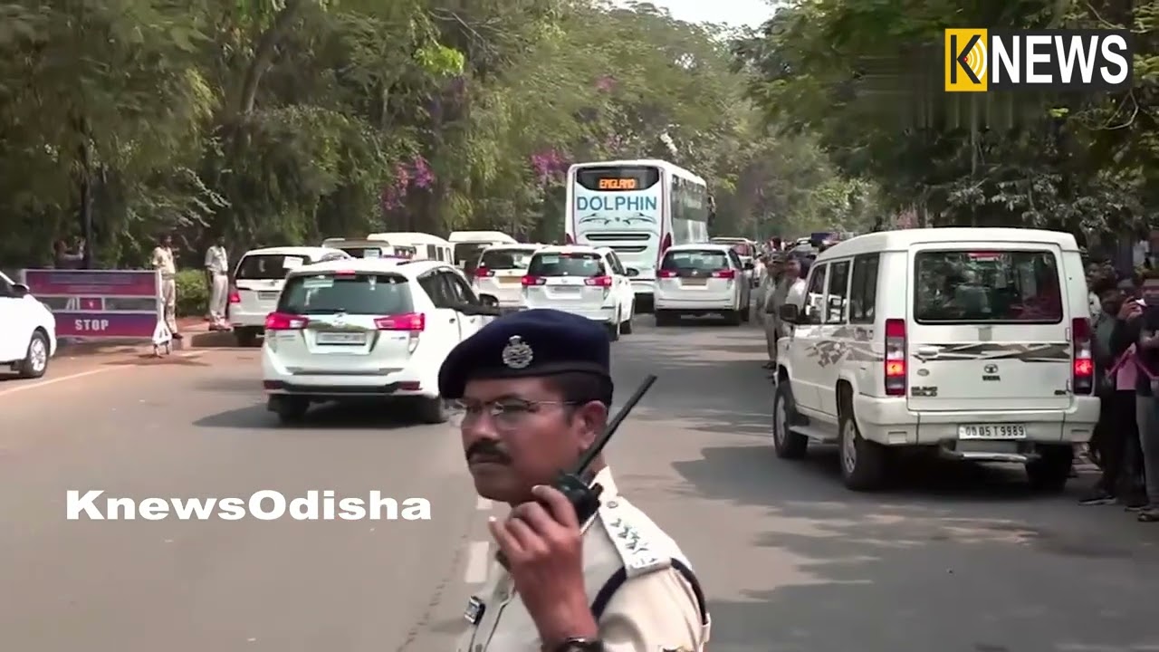 ବାରବାଟୀ ଷ୍ଟାଡିୟମ୍ ଅଭିମୁଖେ ଭାରତ ଓ ଇଂଲଣ୍ଡ ଟିମ୍ || KNews Odisha