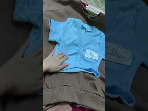 Anh ta cứ kiểu “sao mặc vừa được hay thật?” =))))))