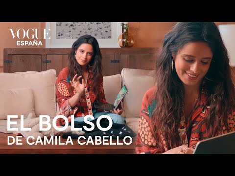 Camila Cabello explica en español lo que lleva en su bolso | VOGUE España