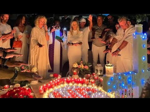 Laeticia Hallyday sur la tombe de Johnny : La veillée traditionnelle en hommage au chanteur