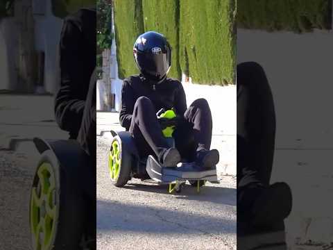 Мужик на черной машинке спешит на помощь! #shorts #darexru #automobile #funny