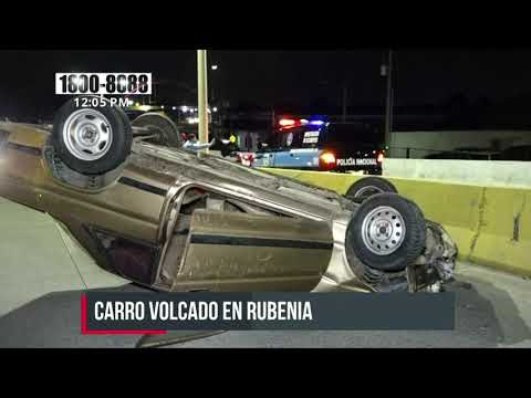 Managua: Carro acaba volcado en el paso a desnivel Rubenia - Nicaragua