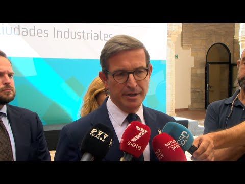 Junta de Andalucía reúne a más de 70 ayuntamientos comprometidos con el desarrollo industrial