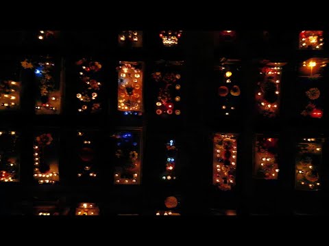 Poland: a cemetery lit up by thousands of candles for All Saints' Day | AFP