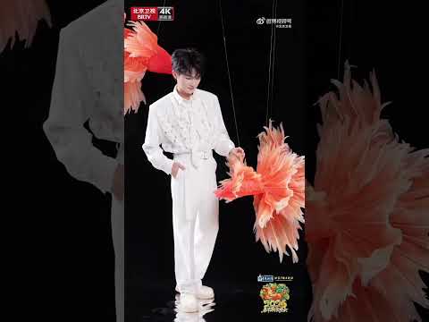 周深 提前进入“迎马年”模式，状态时刻在线！2月17日大年初一19:30，锁定#北京台春晚 ，共赴这场视听盛宴