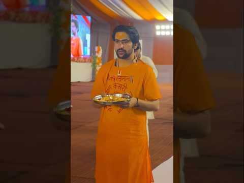 बाबा बागेश्वर हनुमान जी की आरती में लीन#viralvideo