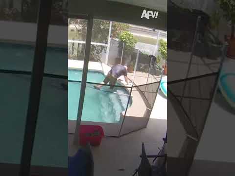 Quick dip in the pool ๐
#afv #fail #funny #shorts