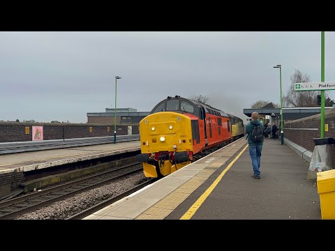 Trains At Tamworth High Level and Derby Ft. FOUR a class 37's (4/1/24)