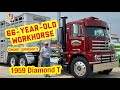 66-letnia ciarwka Dwaina Johnsona Diamond T ''China Cabinet'' z 1959 r. 