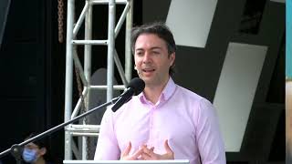 Alcaldía de Medellín subsanó deuda a 10 familias víctimas del conflicto armado - Telemedellín