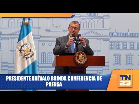 Presidente Arévalo brinda conferencia de prensa.