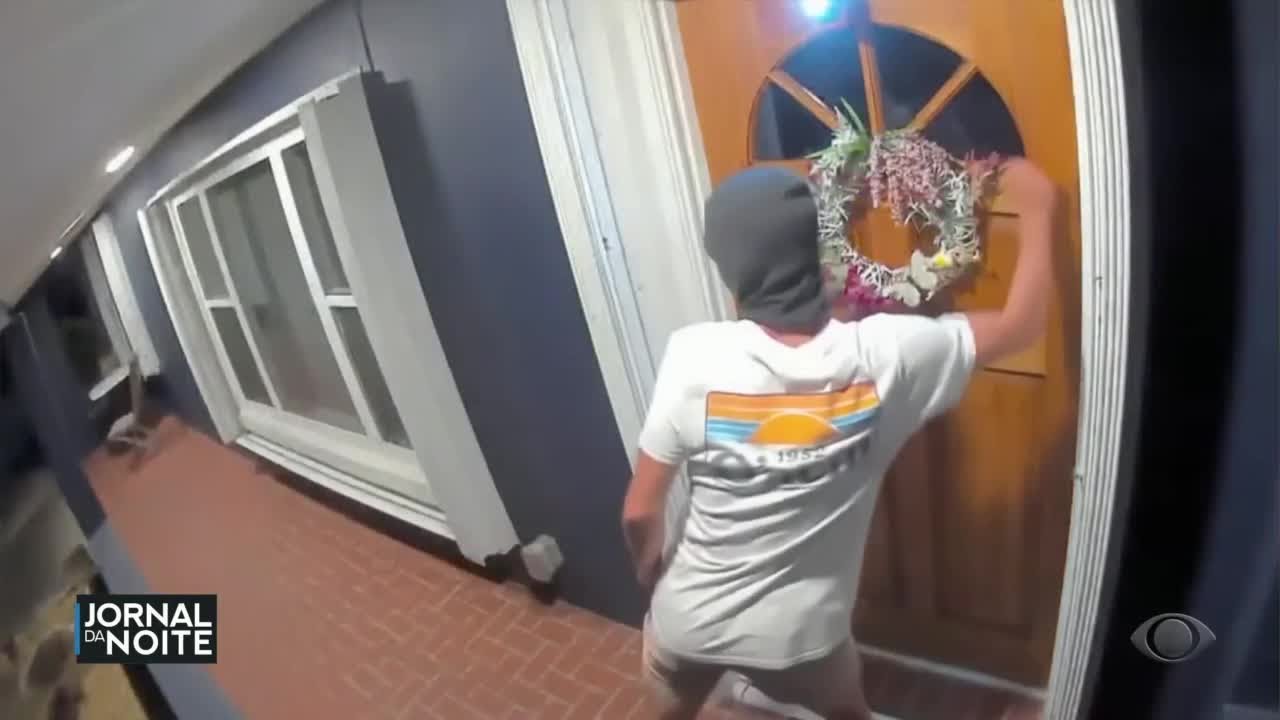 Menino de 11 anos morre baleado após pegadinha de tocar campainha nos EUA