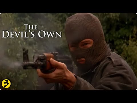 Opening Gun Battle | THE DEVIL'S OWN | Brad Pitt Action Scene