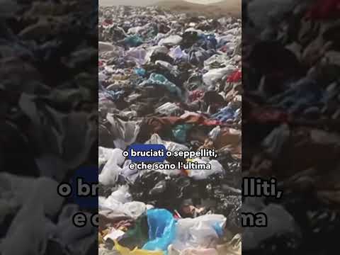 L'enorme discarica di vestiti nel deserto dell'Atacama