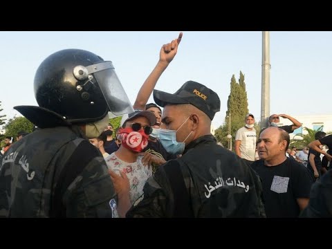 Tunisie : heurts devant le Parlement sur fond de crise politique • FRANCE 24