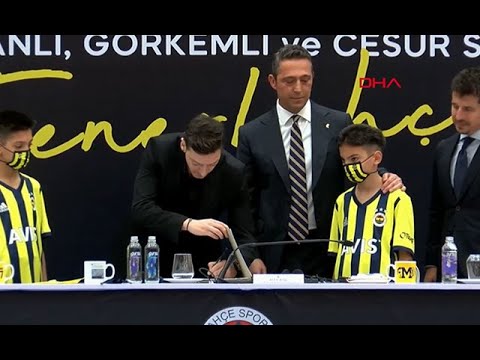 Mesut Özil Fenerbahçe'ye imza attı