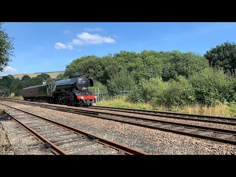 LNER Class A3 4472 “Flying Scotsman” Passes Diggle Jn Working 5Z72