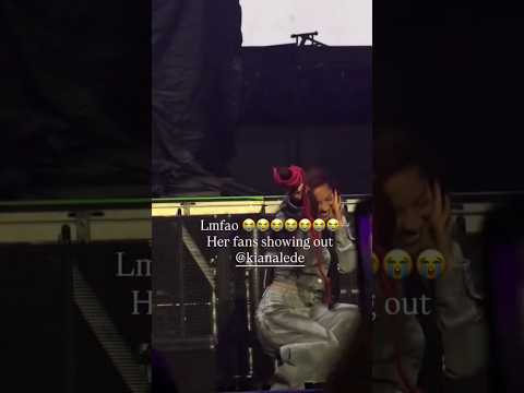 I really tried to keep it together & be professional😂😭#KianaLede #LivePerformance #Funny #YTShorts