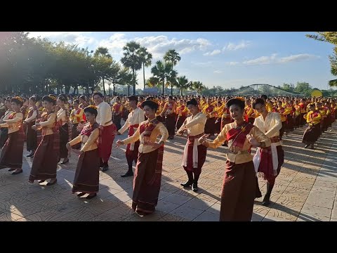 รำฉลอง242ปีศรีสะเกษเกาะกลางน