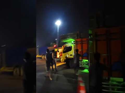 Kamis Malam Puluhan Sopir truk masih bertahan di sekitaran Lampu Merah Wisma Karya #subang #shorts