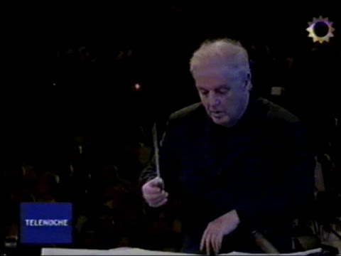 DiFilm - Barenboim con la filarmónica en el Obelisco (2007)