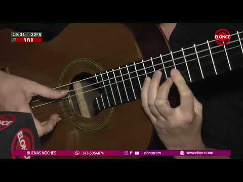 Maru Figueroa deleita a la audiencia tocando su guitarra