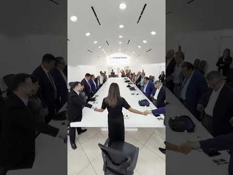 Alessandra Rojo se reúne con grupo de ultraderecha; oran en oficina de gobierno