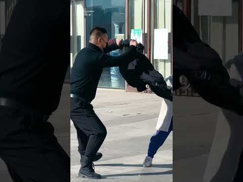 出行千万条，防疫第一条！父女俩日常出门！#正能量 #感动瞬间