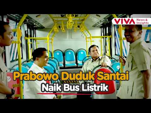 Momen Prabowo Duduk Santai Naik Bus Listrik