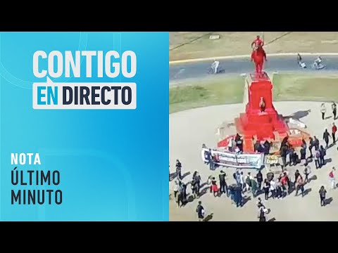 AHORA: Manifestantes pintan estatua del General Baquedano - Contigo En Directo
