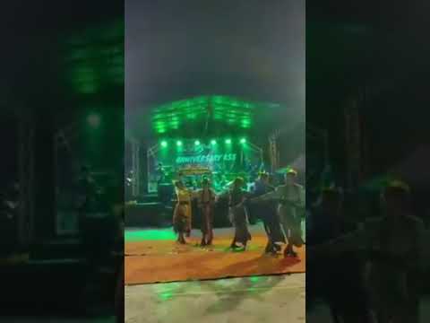 Kolaborasi yang unik ,musik moderen dan etnik,, #karyaanakbangsa #keseniantradisonal